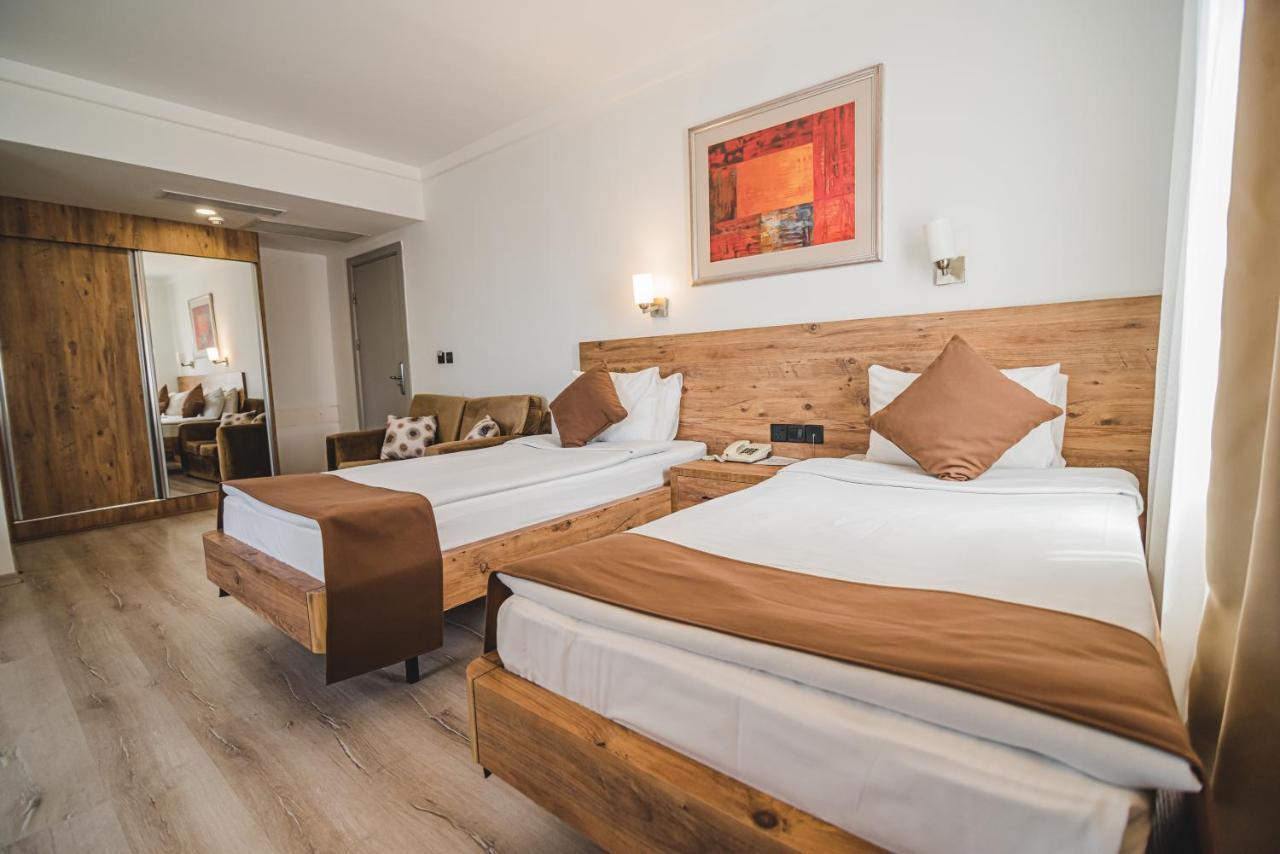 Uptown Bueyuek Anadolu Girne Hotel Exterior foto