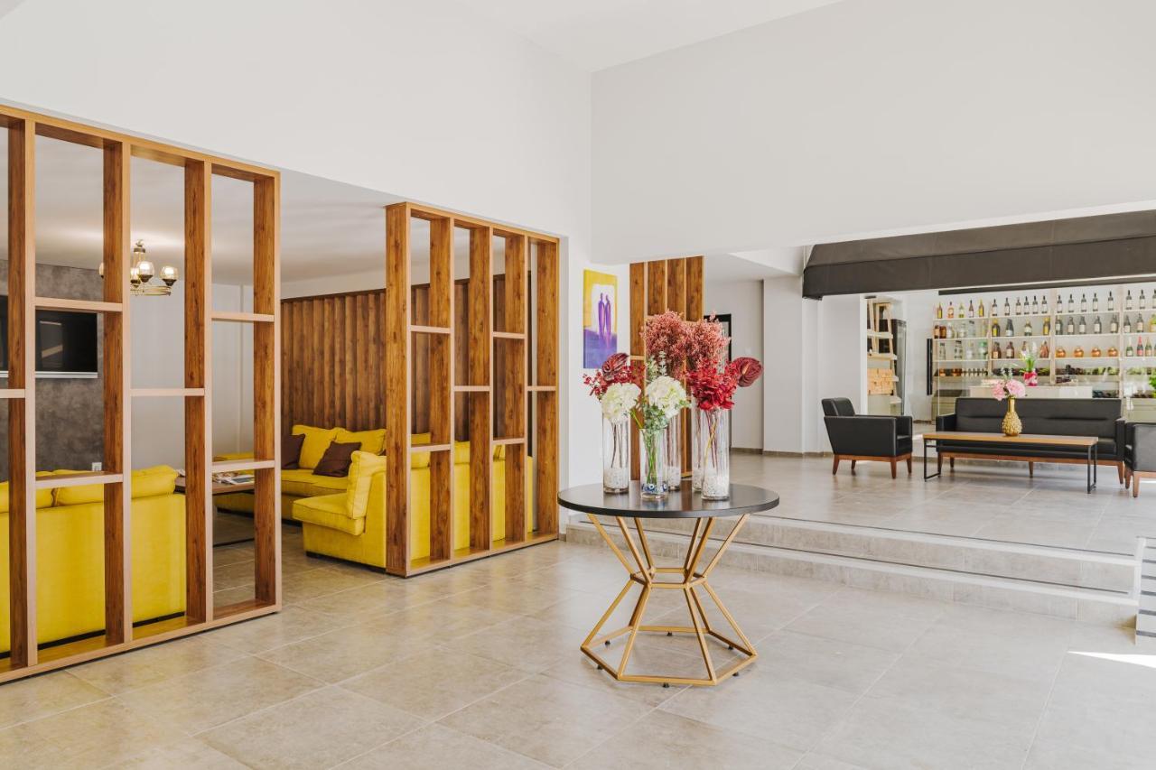 Uptown Bueyuek Anadolu Girne Hotel Exterior foto
