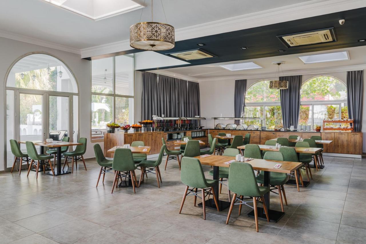 Uptown Bueyuek Anadolu Girne Hotel Exterior foto