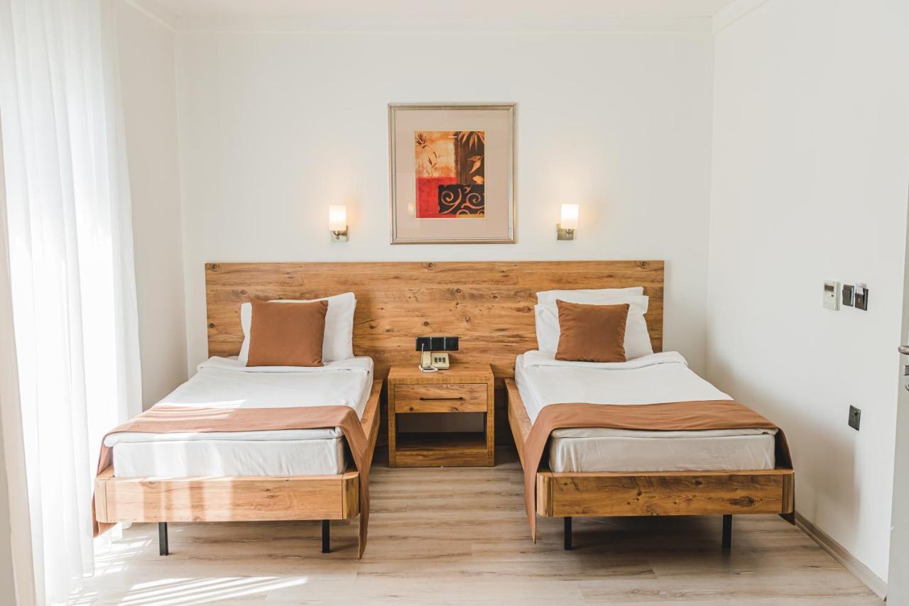 Uptown Bueyuek Anadolu Girne Hotel Exterior foto