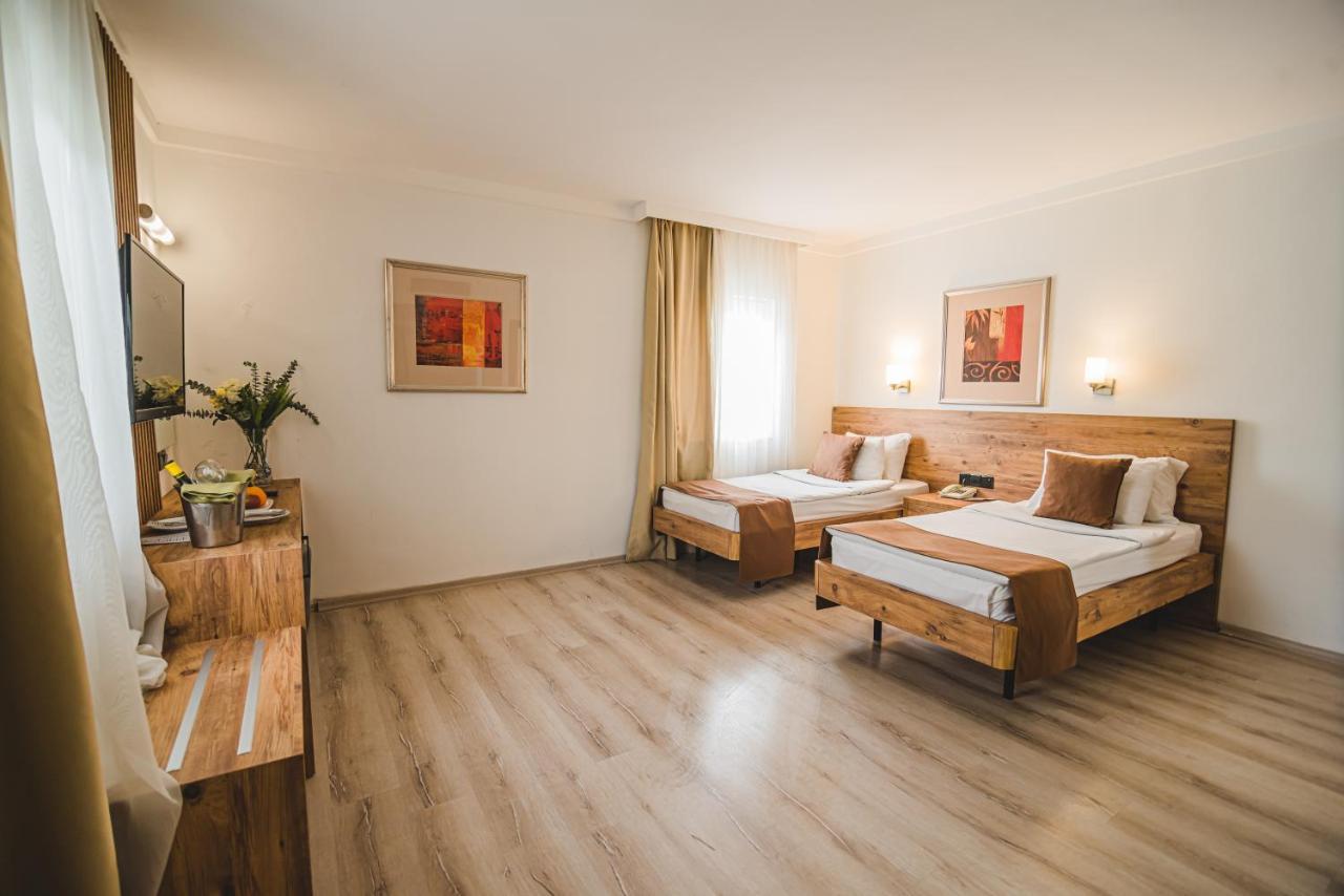 Uptown Bueyuek Anadolu Girne Hotel Exterior foto