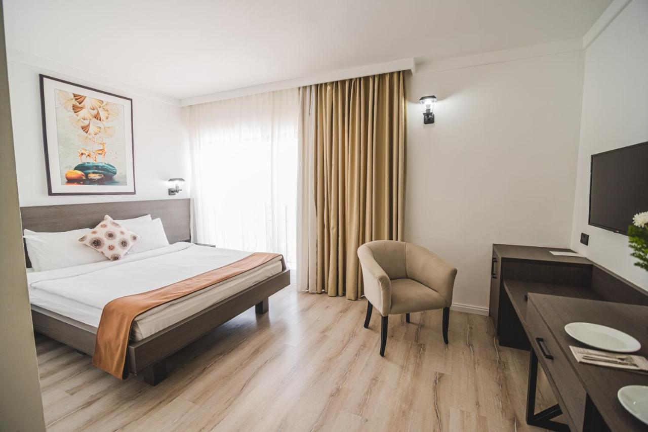 Uptown Bueyuek Anadolu Girne Hotel Exterior foto