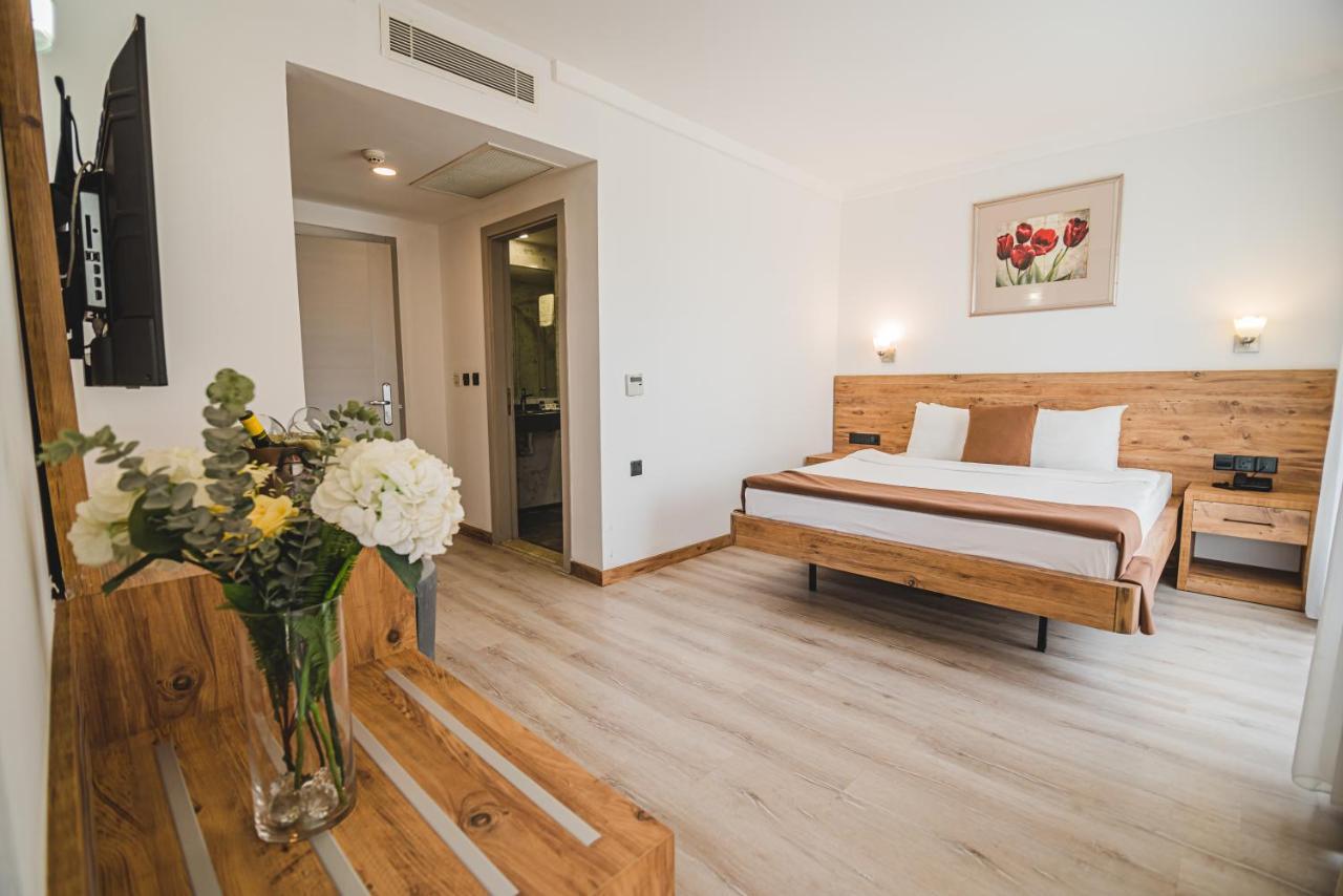 Uptown Bueyuek Anadolu Girne Hotel Exterior foto