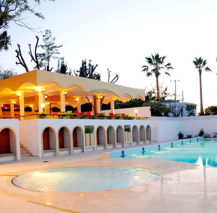 Uptown Bueyuek Anadolu Girne Hotel Exterior foto