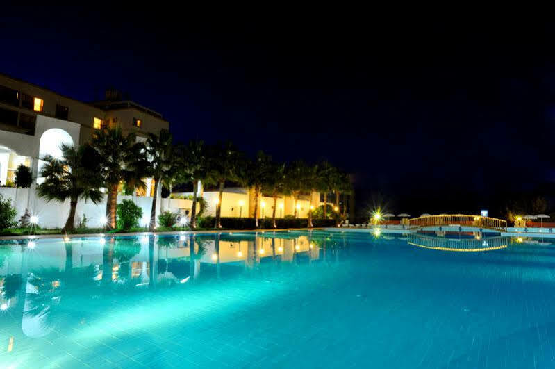 Uptown Bueyuek Anadolu Girne Hotel Exterior foto